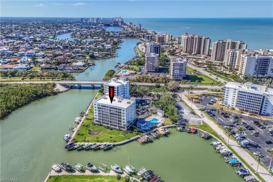 33 Bluebill AVE #A404, Naples, FL 34108