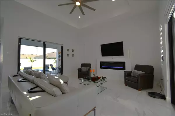 Cape Coral, FL 33993,121 NW 10th AVE