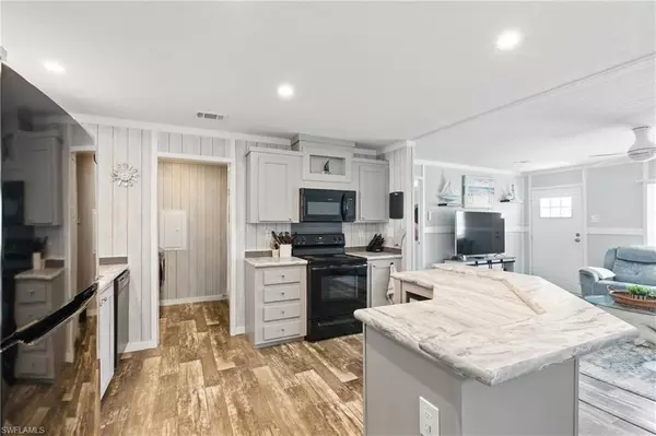 North Fort Myers, FL 33917,5151 Forest Park DR