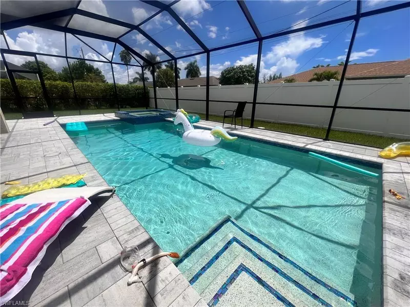 212 SW 21st ST, Cape Coral, FL 33991