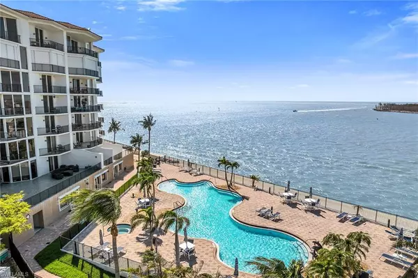 700 La Peninsula BLVD #306, Naples, FL 34113