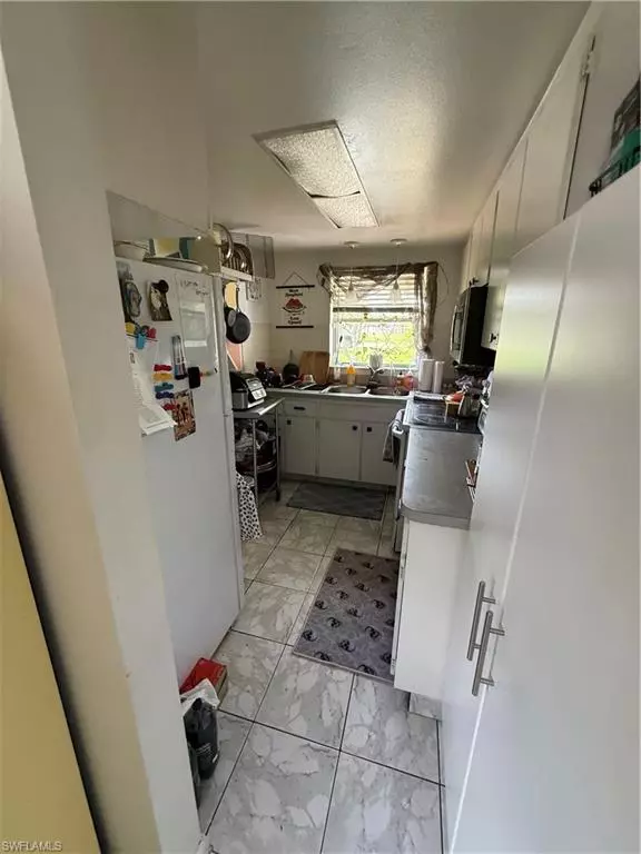 Fort Myers, FL 33919,827 Courtington LN #1