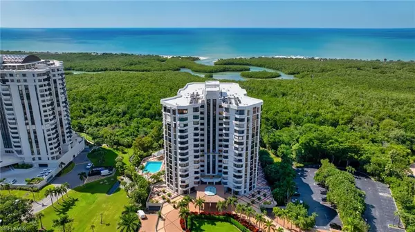 Naples, FL 34108,6075 Pelican Bay BLVD #705
