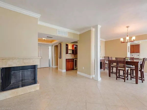 Naples, FL 34103,4031 GULF SHORE BLVD N #PH-2C