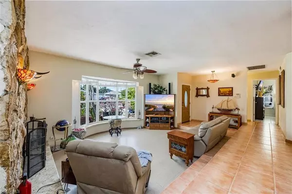 Naples, FL 34108,813 105th AVE N