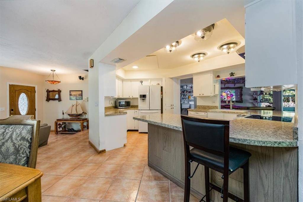 813 105th AVE N, Naples, FL 34108