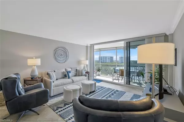 5 Bluebill AVE #812, Naples, FL 34108