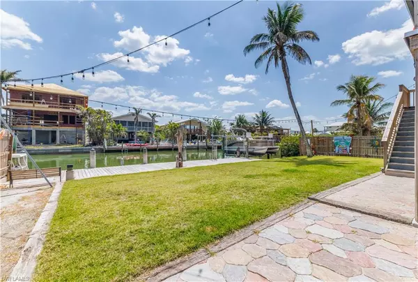 Fort Myers Beach, FL 33931,340 Crescent ST