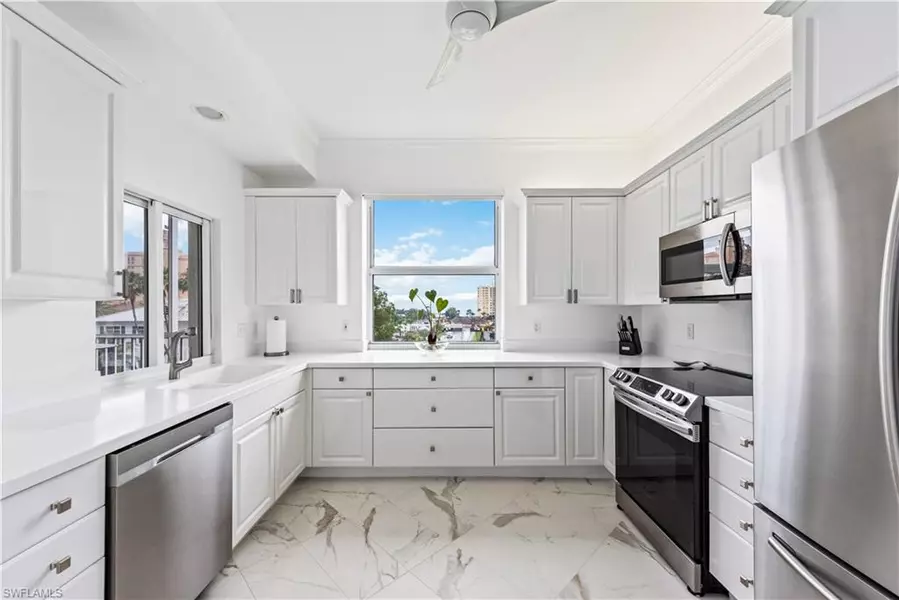 400 Flagship DR #402, Naples, FL 34108