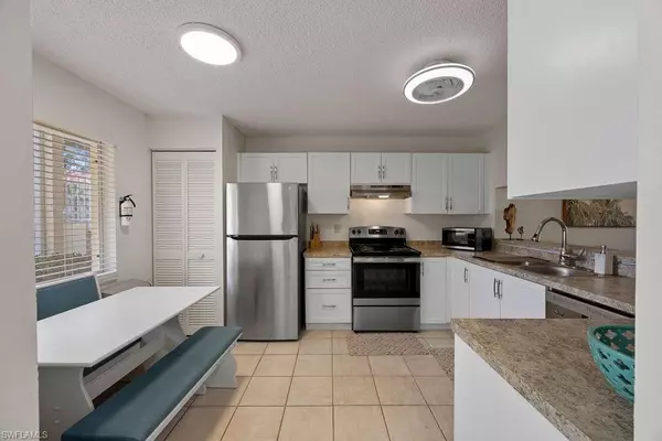 Naples, FL 34112,3705 Amberly CIR #F102