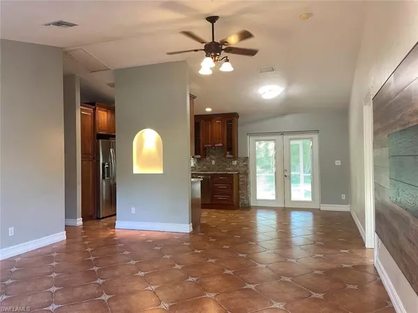 Lehigh Acres, FL 33974,914 Avery ST E