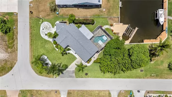 4902 Seville CT, Cape Coral, FL 33904