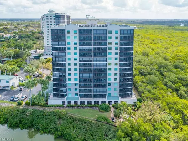 Naples, FL 34110,420 Cove Tower DR #804