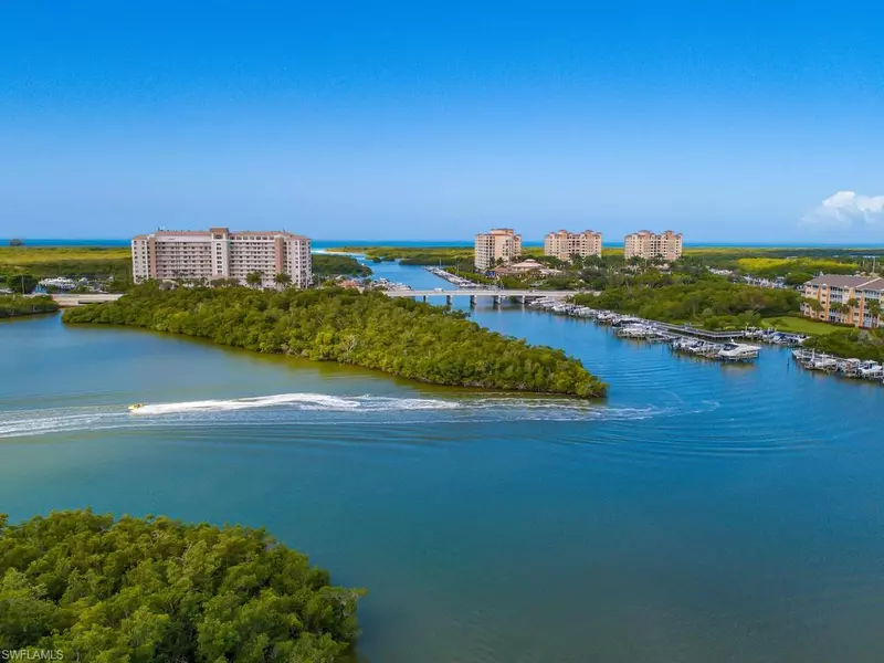 420 Cove Tower DR #804, Naples, FL 34110
