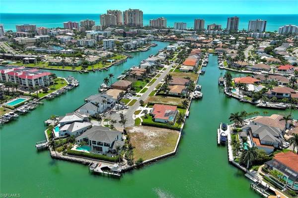 Marco Island, FL 34145,895 Banyan CT