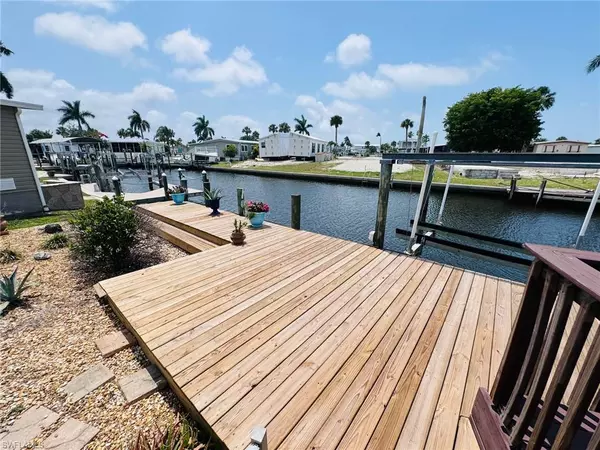 11321 Bougainvillea LN, Fort Myers Beach, FL 33931