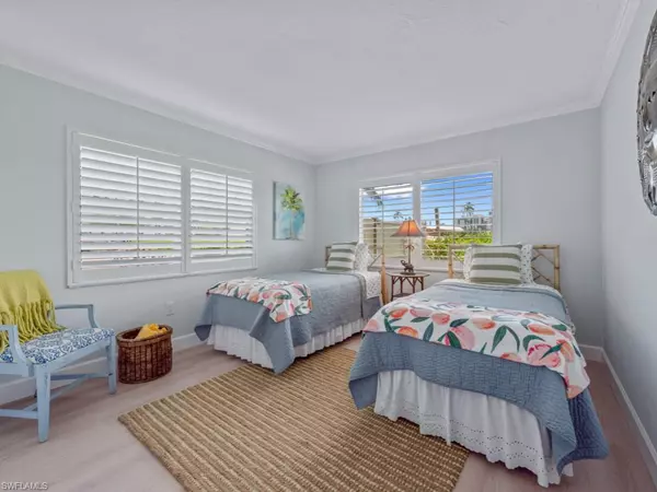 Naples, FL 34103,3200 GULF SHORE BLVD N #105