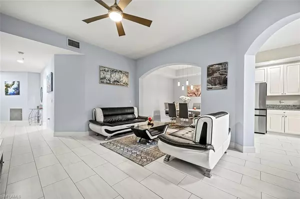 Naples, FL 34105,1465 Mariposa CIR #103