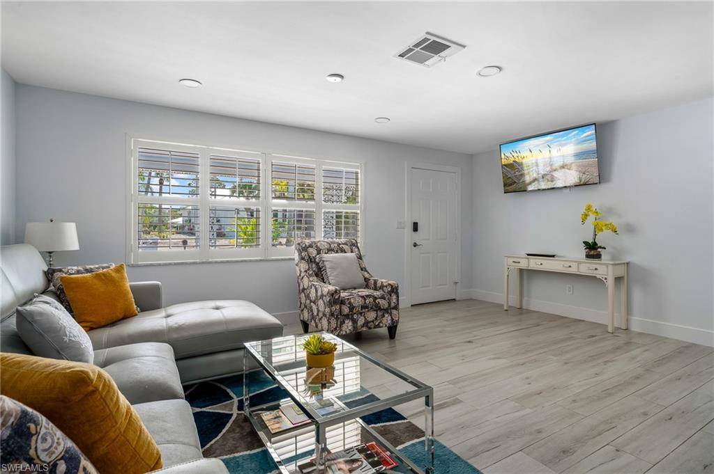 Naples, FL 34104,1140 Rainbow DR