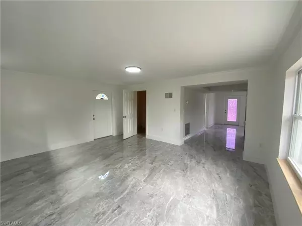 Fort Myers, FL 33916,1356 Floral DR