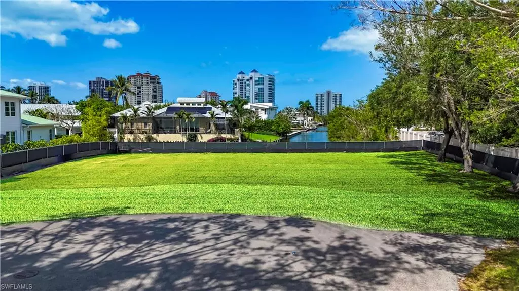 5291 Sand Dollar LN, Naples, FL 34103