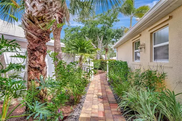 Naples, FL 34110,1347 Old Oak LN