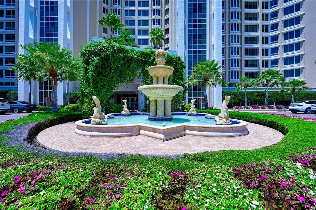 Naples, FL 34108,7117 Pelican Bay BLVD #1001