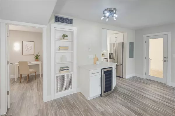 Naples, FL 34102,530 Broad AVE S #530
