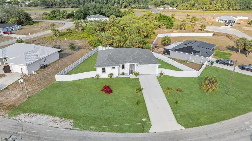 1049 Canoe CT, Labelle, FL 33935