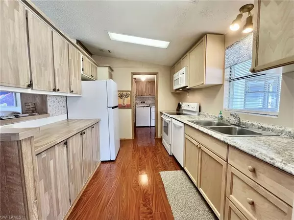 Naples, FL 34104,573 Cape Florida LN