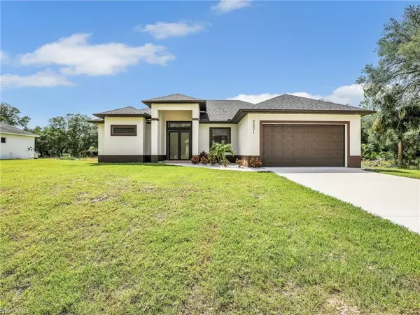 2221 Robert AVE, Alva, FL 33920