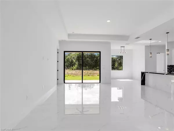 Alva, FL 33920,2221 Robert AVE