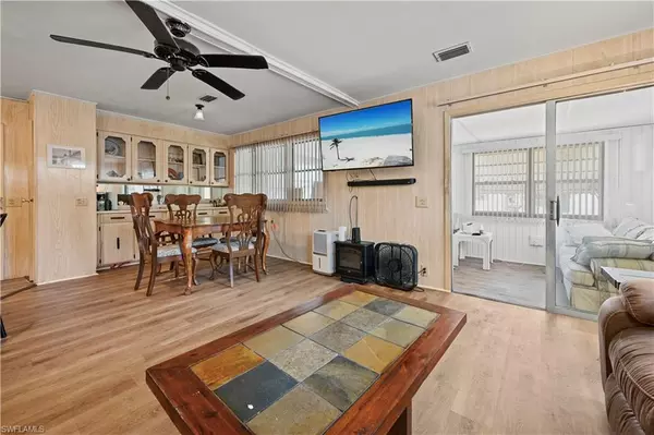 North Fort Myers, FL 33917,653 Future DR