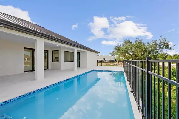 Cape Coral, FL 33991,909 SW 11th CT