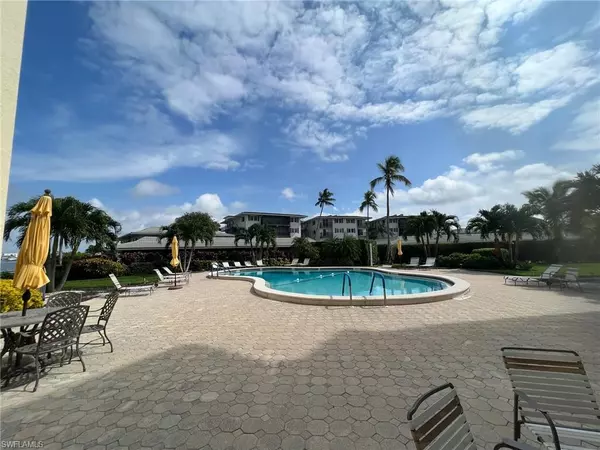 Naples, FL 34103,3420 Gulf Shore BLVD N #51