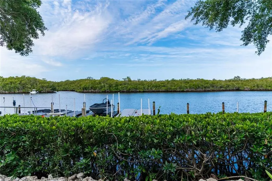 242 Newport DR #504, Naples, FL 34114