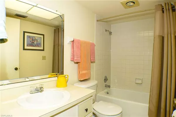 Fort Myers, FL 33907,7116 Lakeridge CT #103