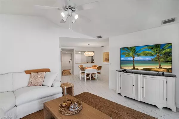 1044 Woodshire LN #B212, Naples, FL 34105