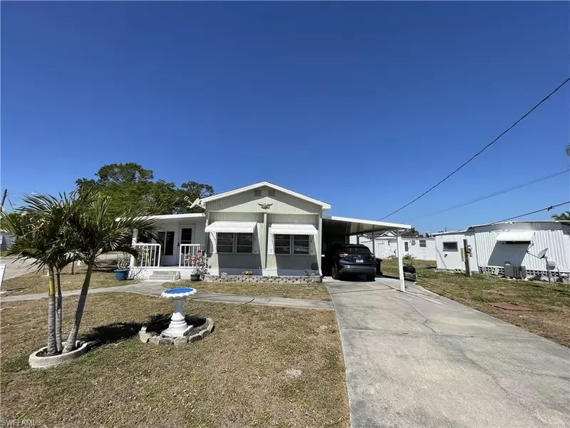 123 Flame LN, North Fort Myers, FL 33917