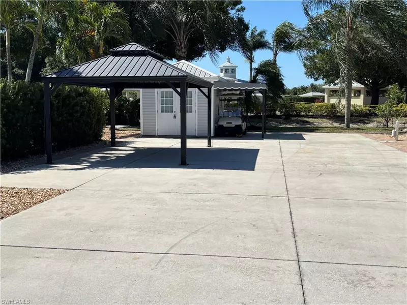 10130 Shadowood CT, Fort Myers, FL 33905