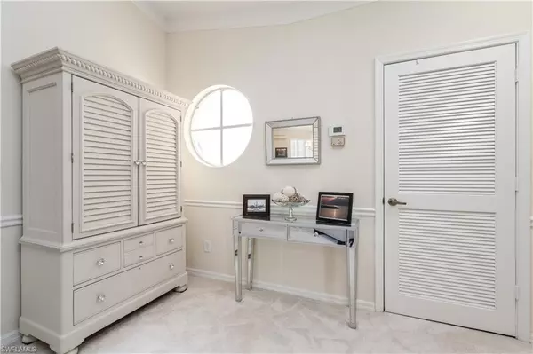 Naples, FL 34119,81 Silver Oaks CIR #7-201