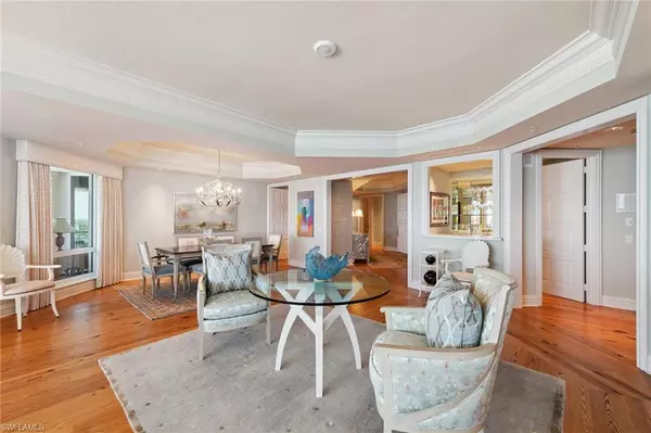 Naples, FL 34108,8477 Bay Colony DR #1102