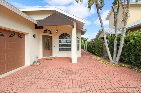 Naples, FL 34108,801 99th AVE N