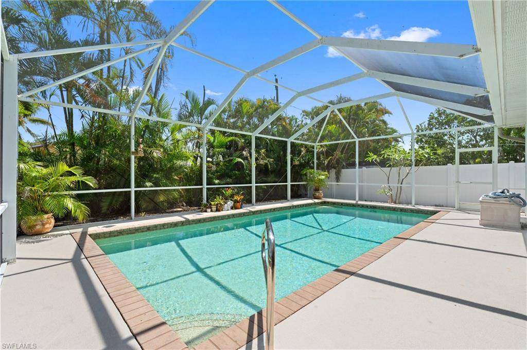 Naples, FL 34108,636 102nd AVE N
