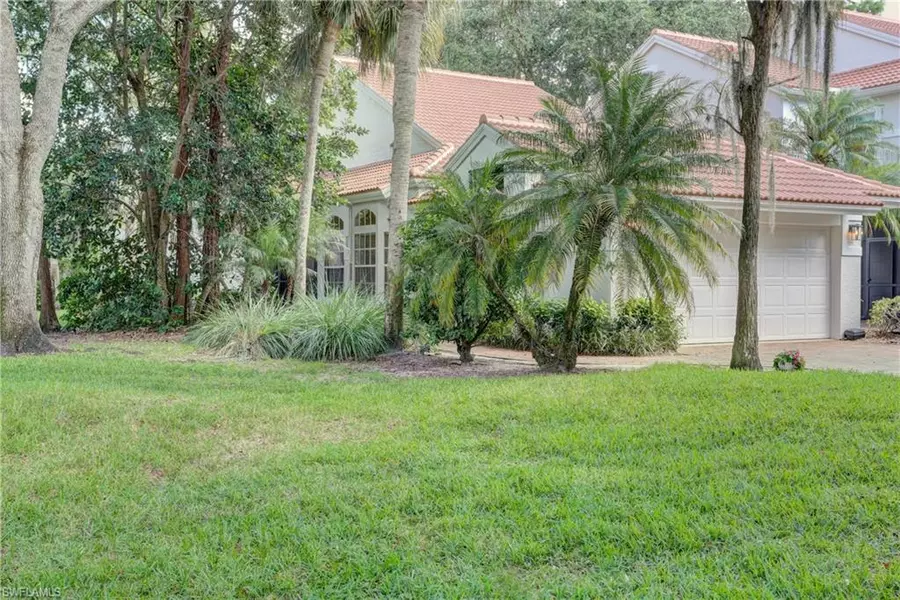 130 Amblewood LN #8-801, Naples, FL 34105