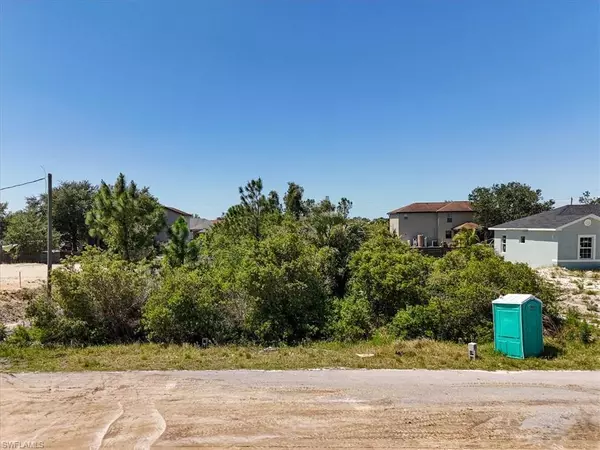 Lehigh Acres, FL 33972,421 Yolanda ST