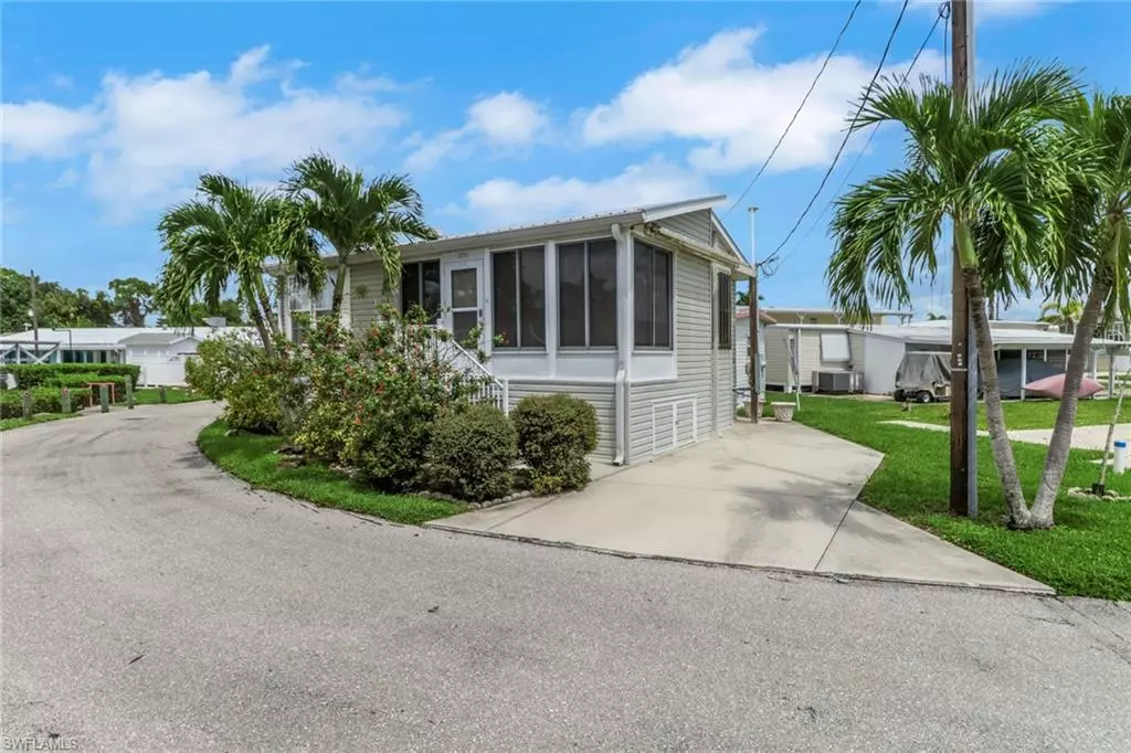 Estero, FL 33928,20721 BASIN DR