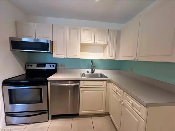 Fort Myers, FL 33919,8080 S Woods CIR #11