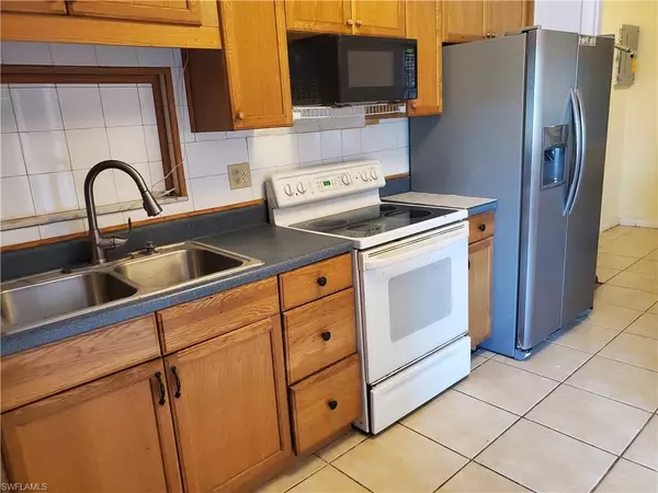 Lehigh Acres, FL 33936,1313 Ellendale CIR