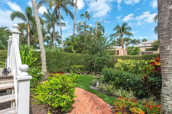 Naples, FL 34102,756 8th AVE S